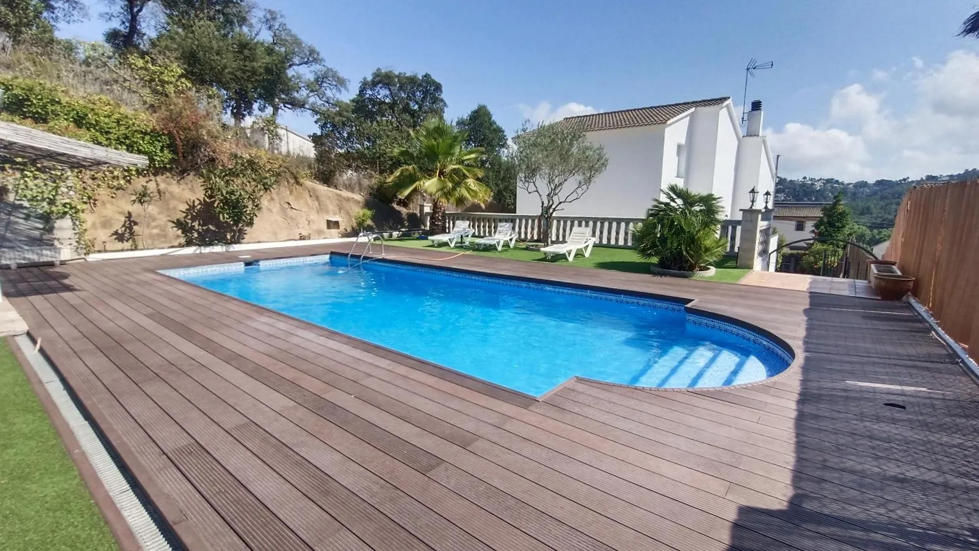 Bright Villa In Vidreres With Private Pool And Jacuzzi