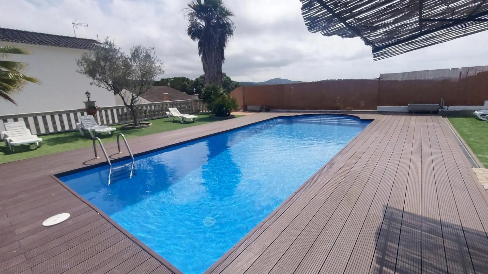 Bright Villa In Vidreres With Private Pool And Jacuzzi
